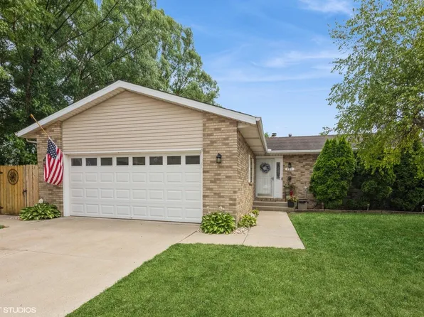 901 Woodhollow Dr, Schererville, IN 46375