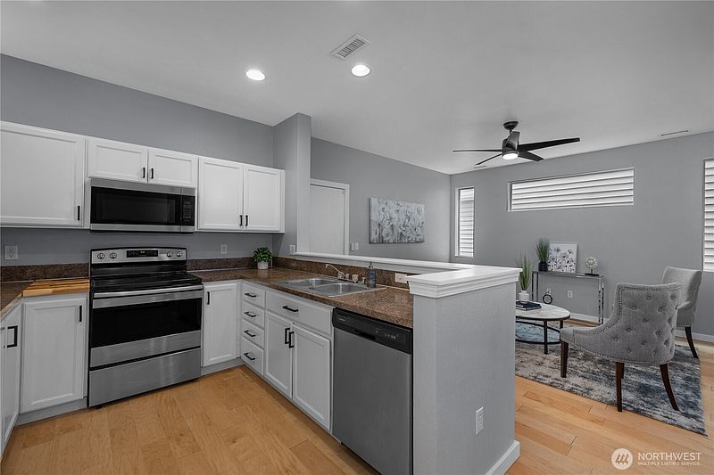 4th image of 7604 Traditions Avenue NE