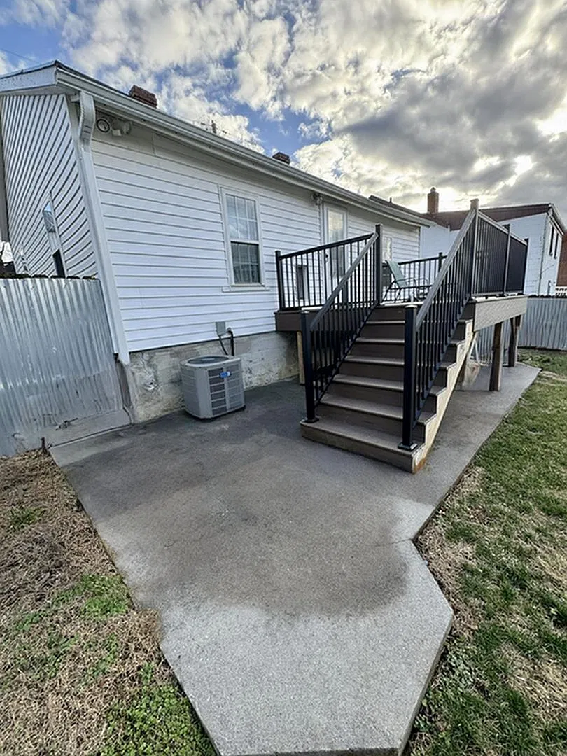 305 Jackson Street — Photo 2