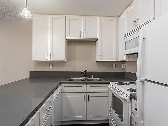 3rd image of 525 28th St