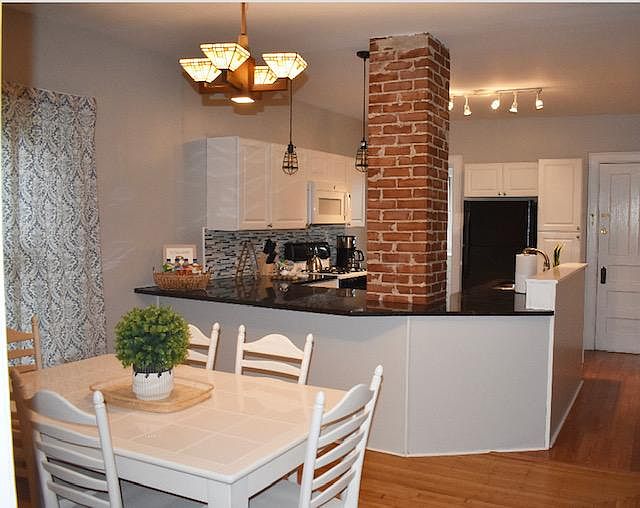1st image of 32 Crescent Ave #2