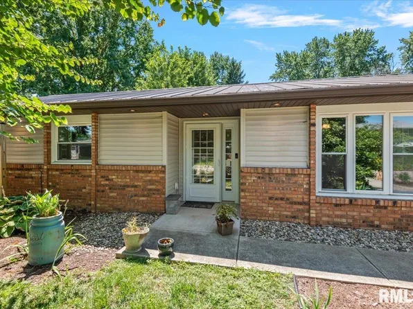 644 Magnolia Dr, Chatham, IL 62629