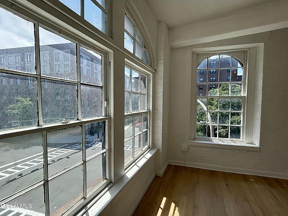4th image of 155 River St #3D