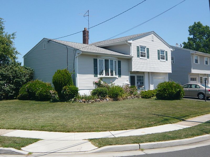 2nd image of 32 Patrick St