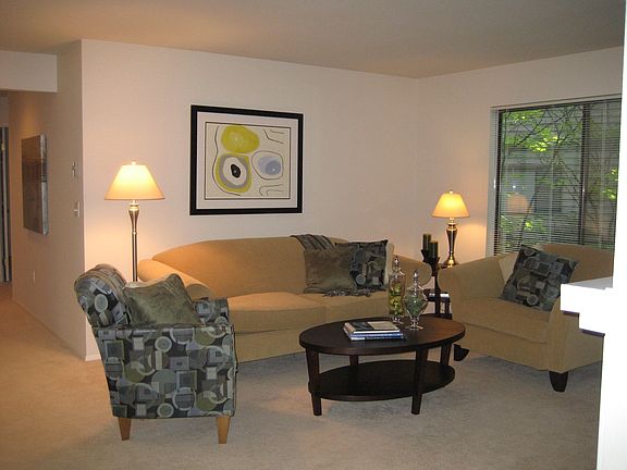 2nd image of 1296 Bellevue Way NE APT 1A