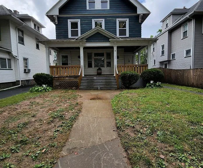 143 Earl St — Photo 1