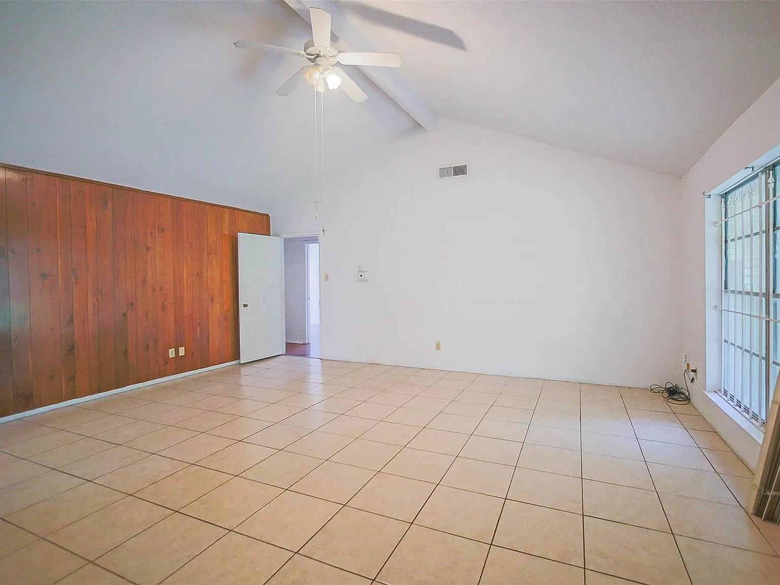 4 bed, 2.0 bath, 1793 sqft, $1,850 — Photo 2