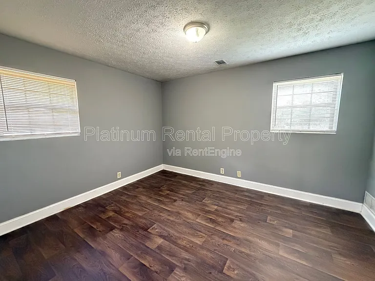 1492 Waverly Way #B-4 — Photo 6
