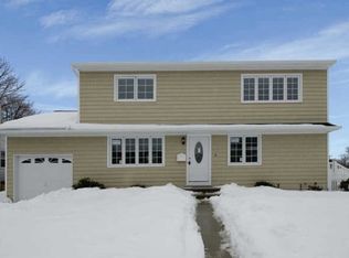 4 Jacqueline Rd, Massapequa, NY 11758