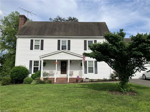 1694 Woodbury Ln, Mount Airy, NC 27030