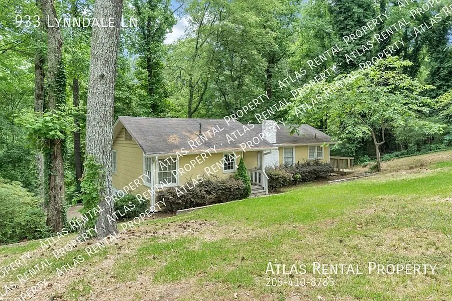 charming 3 bedroom, 1 bathroom house located in Birmingham, AL — Photo 2