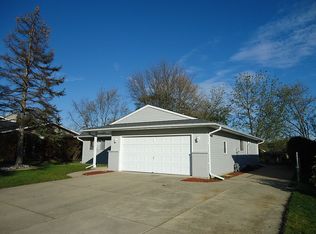 219 Acorn Ct, Schaumburg, IL 60193