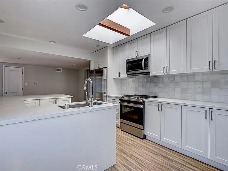 644 14th St — Photo 12
