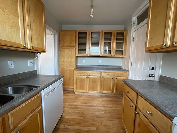2nd image of 830 Mulford St #3W