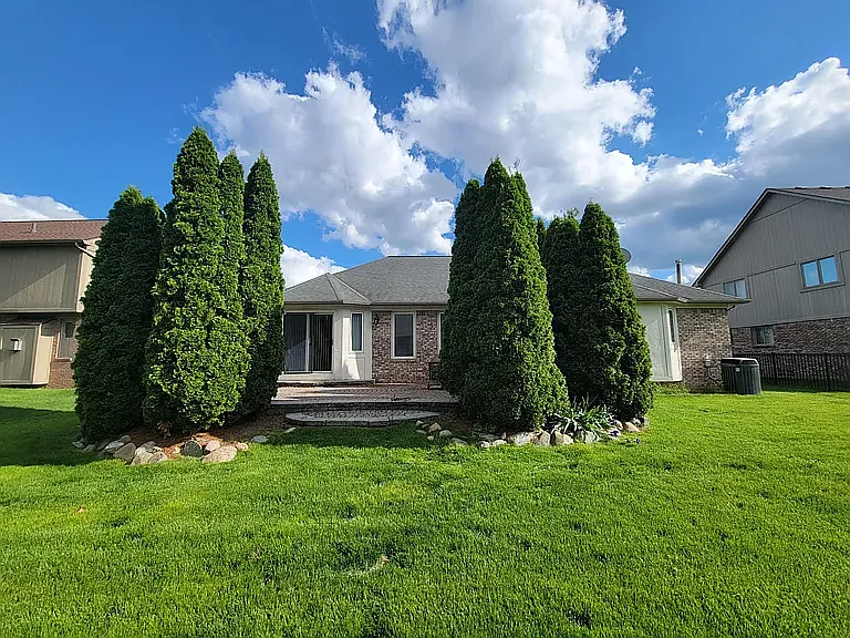 20393 Balmoral Dr — Photo 16