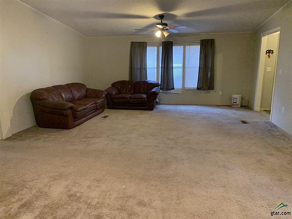 5th image of 131 E Willow Ln