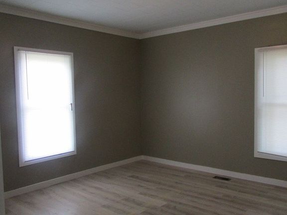 3rd image of 209 Fostoria Dr