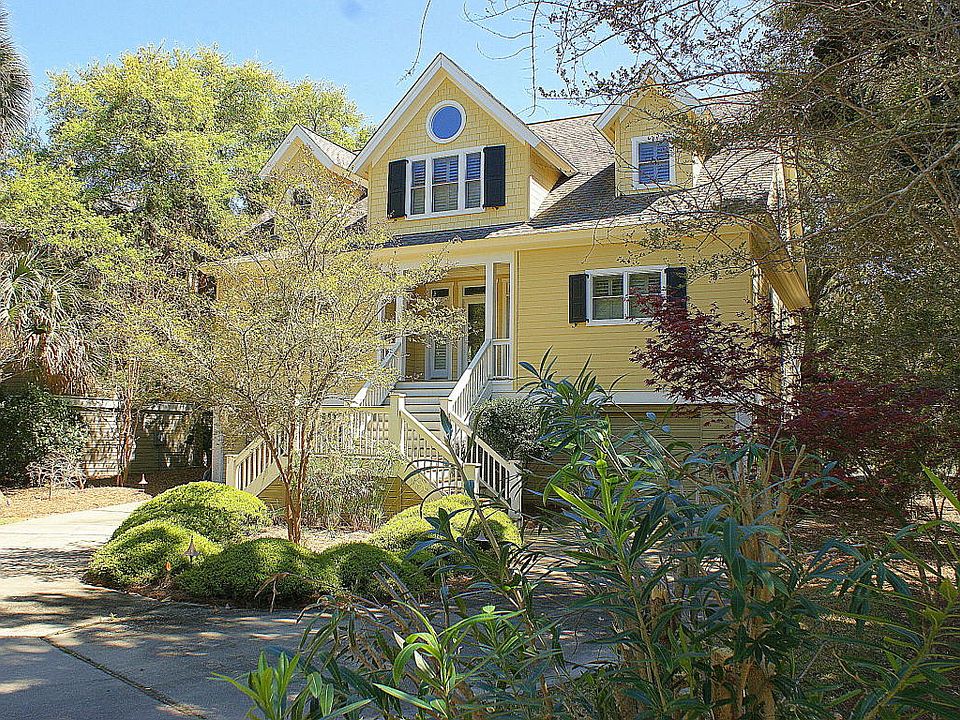 1st image of 1025 Crooked Oaks Ln