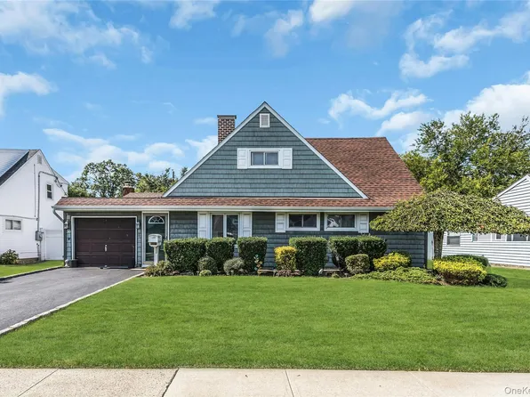 30 Cable Lane, Hicksville, NY 11801