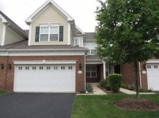 1114 Pine Valley Ct, Elgin, IL 60124