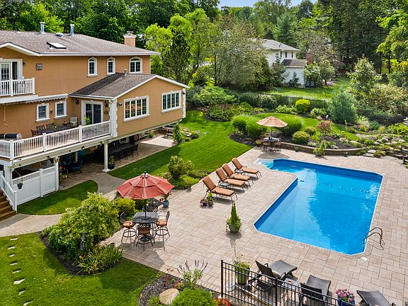 22 Beaumont Drive
