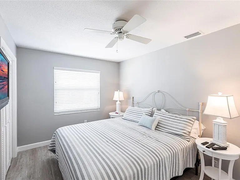 6020 Midnight Pass Rd #11 — Photo 17