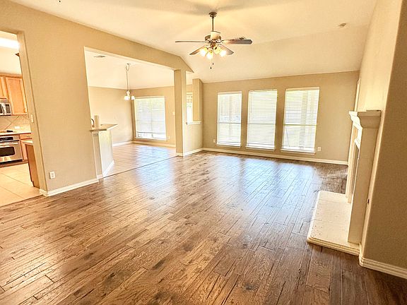 4th image of 655 Campolina Dr