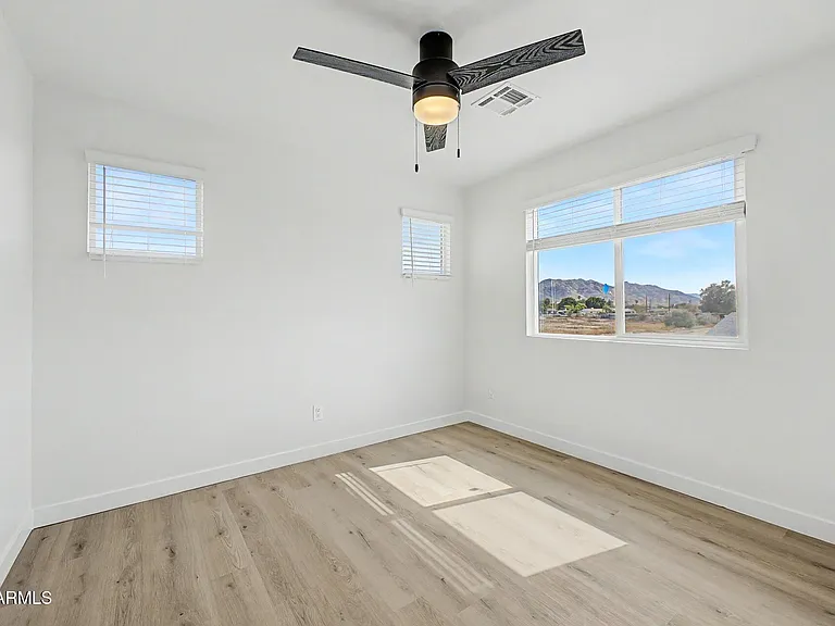 141 W Latona Rd — Photo 24