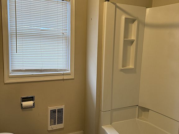 4th image of 914 W King St #1