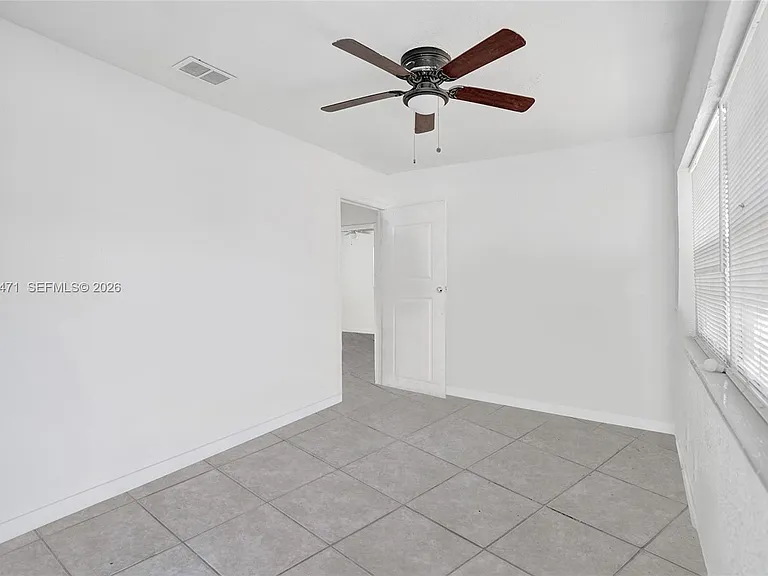 701 SW 7th St — Photo 3