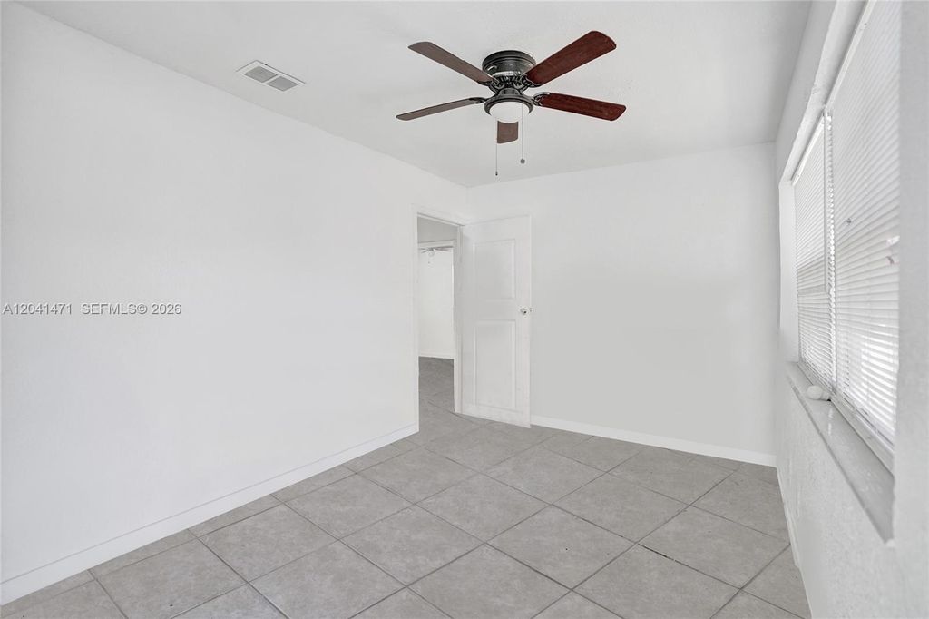 701 SW 7th St, photo 3