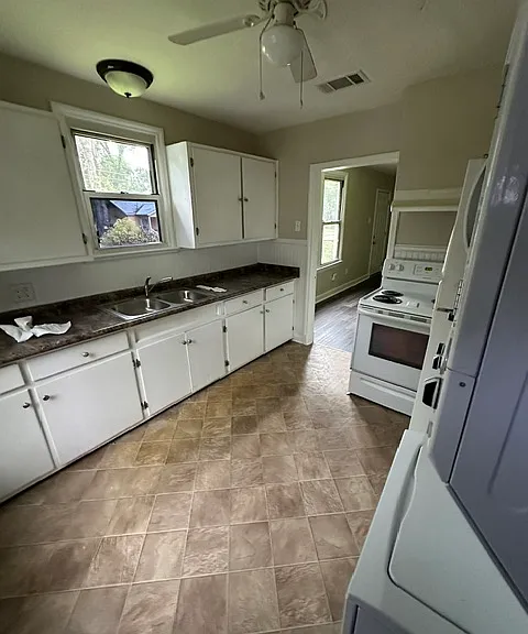 5154 Bradley St — Photo 2