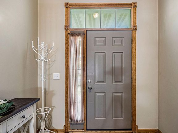 5th image of 1016 Lilac Ct