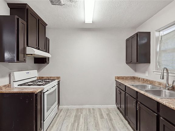 4th image of 1511 W 28th St