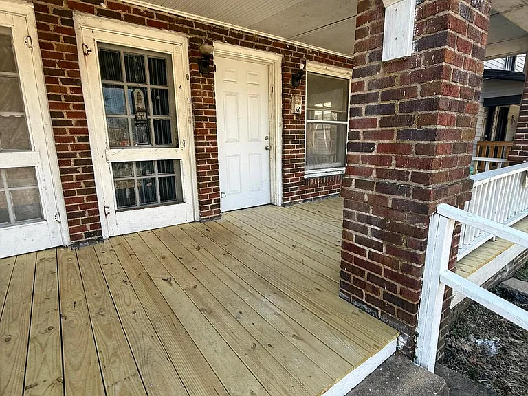 209 Oakwood St #2 — Photo 3