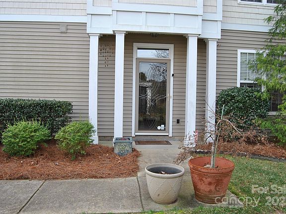 3rd image of 2421 Loch Stone Dr