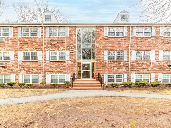 101 Edgelawn Ave APT 11, North Andover, MA 01845