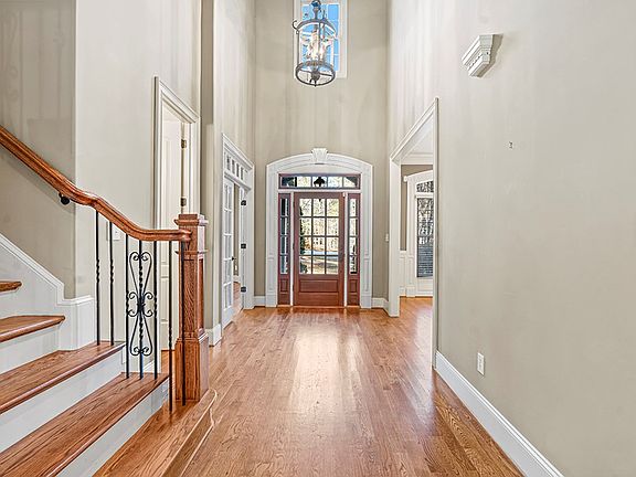 3rd image of 111 Sawgrass Pl