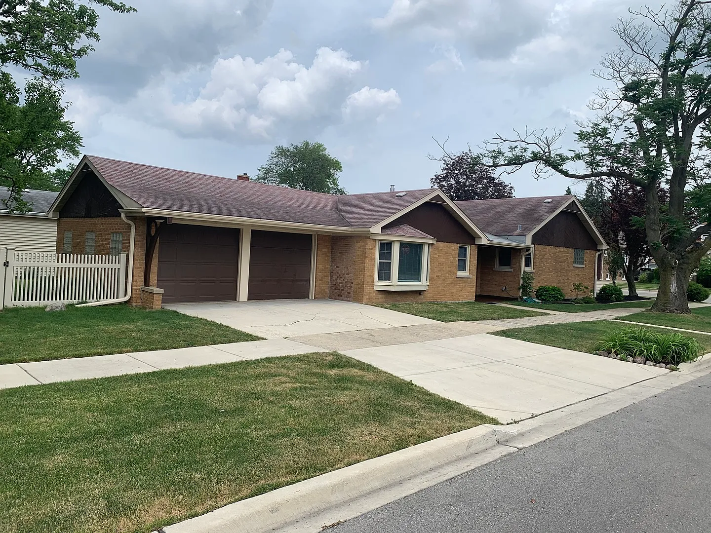3146 Maple Ave photo 1