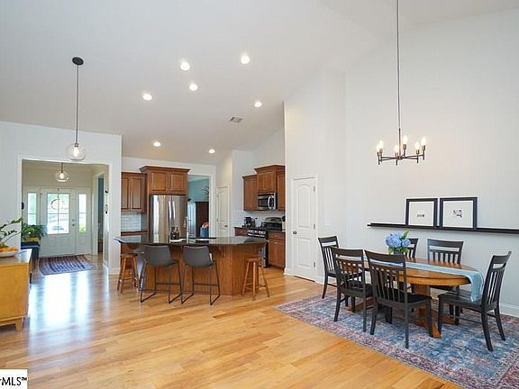 4th image of 306 Harpswell Pl