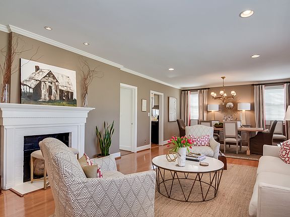 3rd image of 2208 Crestwood Dr