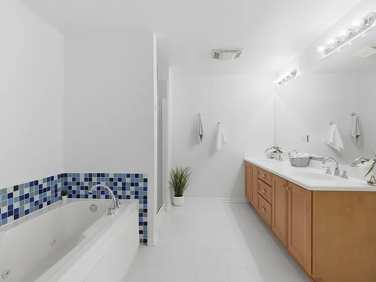 1228 Emerson St #304 — Photo 15