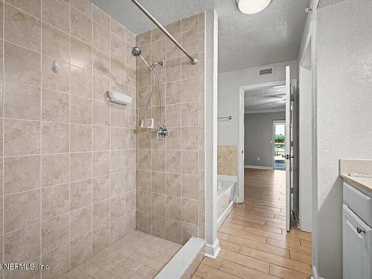 101 25th Ave S #J13 — Photo 29