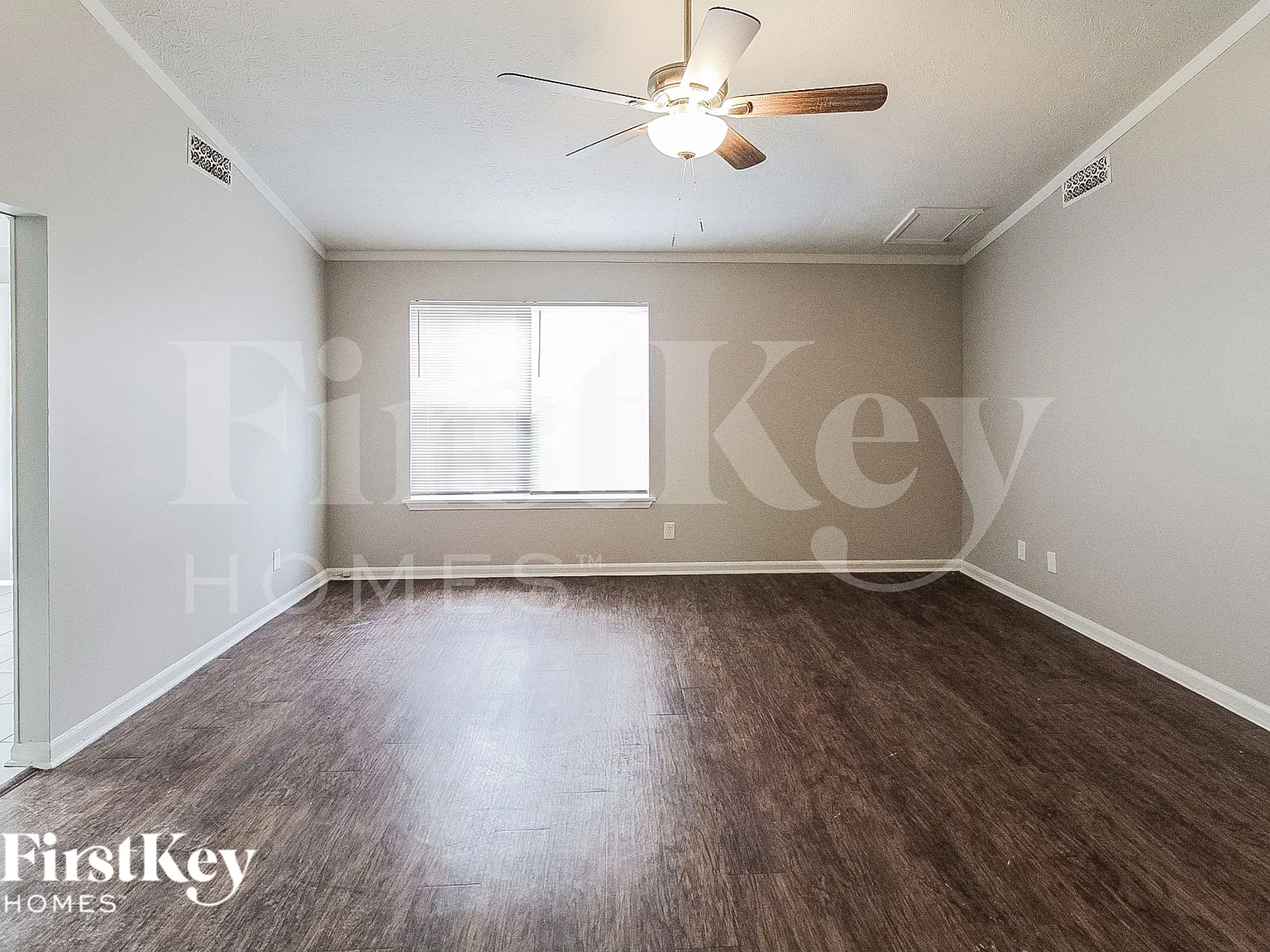 3 bed, 2.0 bath, 1185 sqft, $1,945 — Photo 2