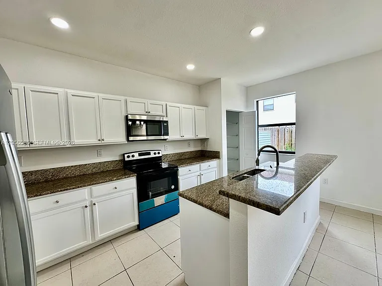 11240 SW 239th St — Photo 16