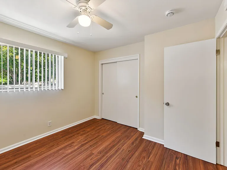 ROCKINGHAM APARTMENTS — Photo 40