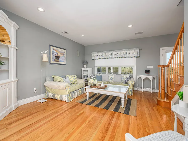 863 Dune Rd — Photo 22