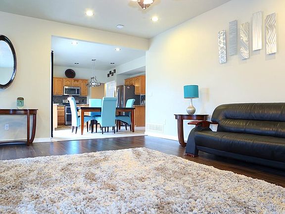 3rd image of 7593 Aspen Dr