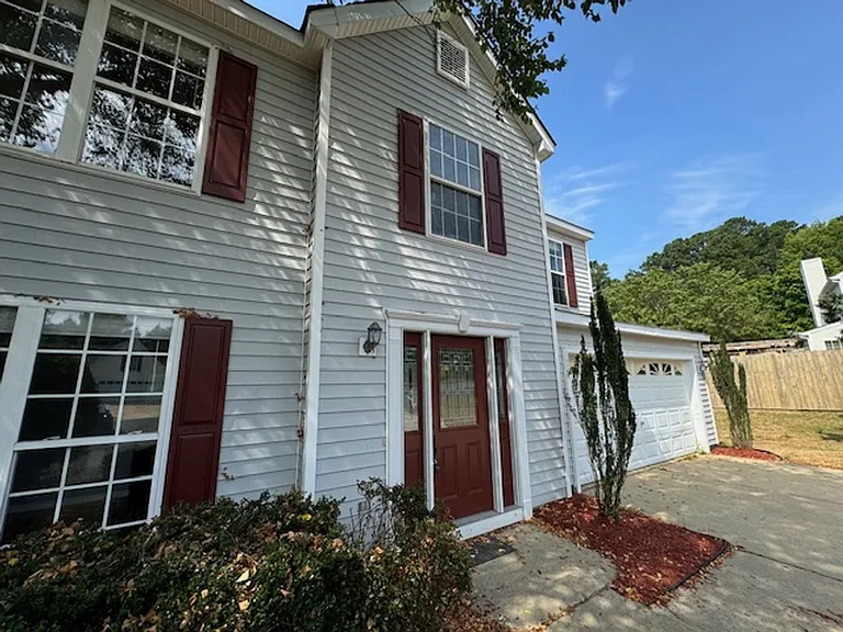 102 Alice Ct — Photo 2