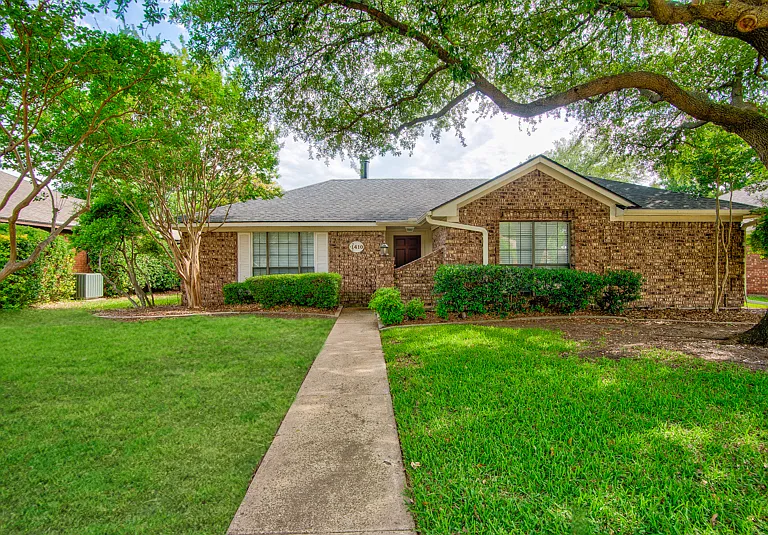 1410 Flameleaf Dr — Photo 1